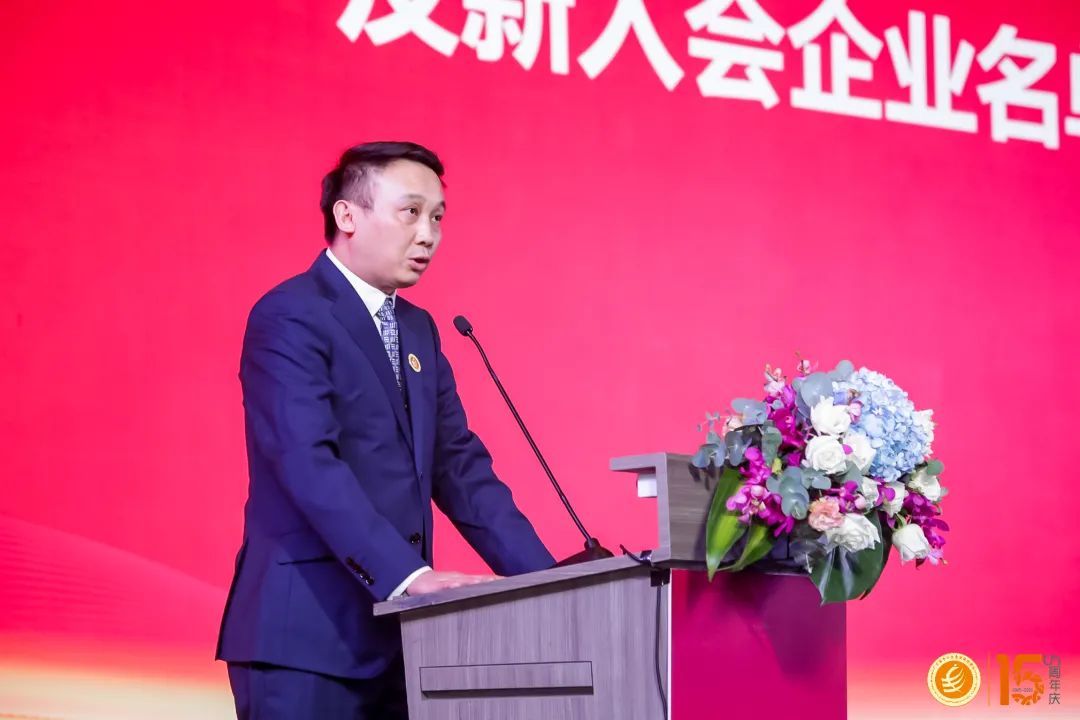 副秘书长李锦泰主持审议2020年财务报告、章程修改草案及新入会企业名单