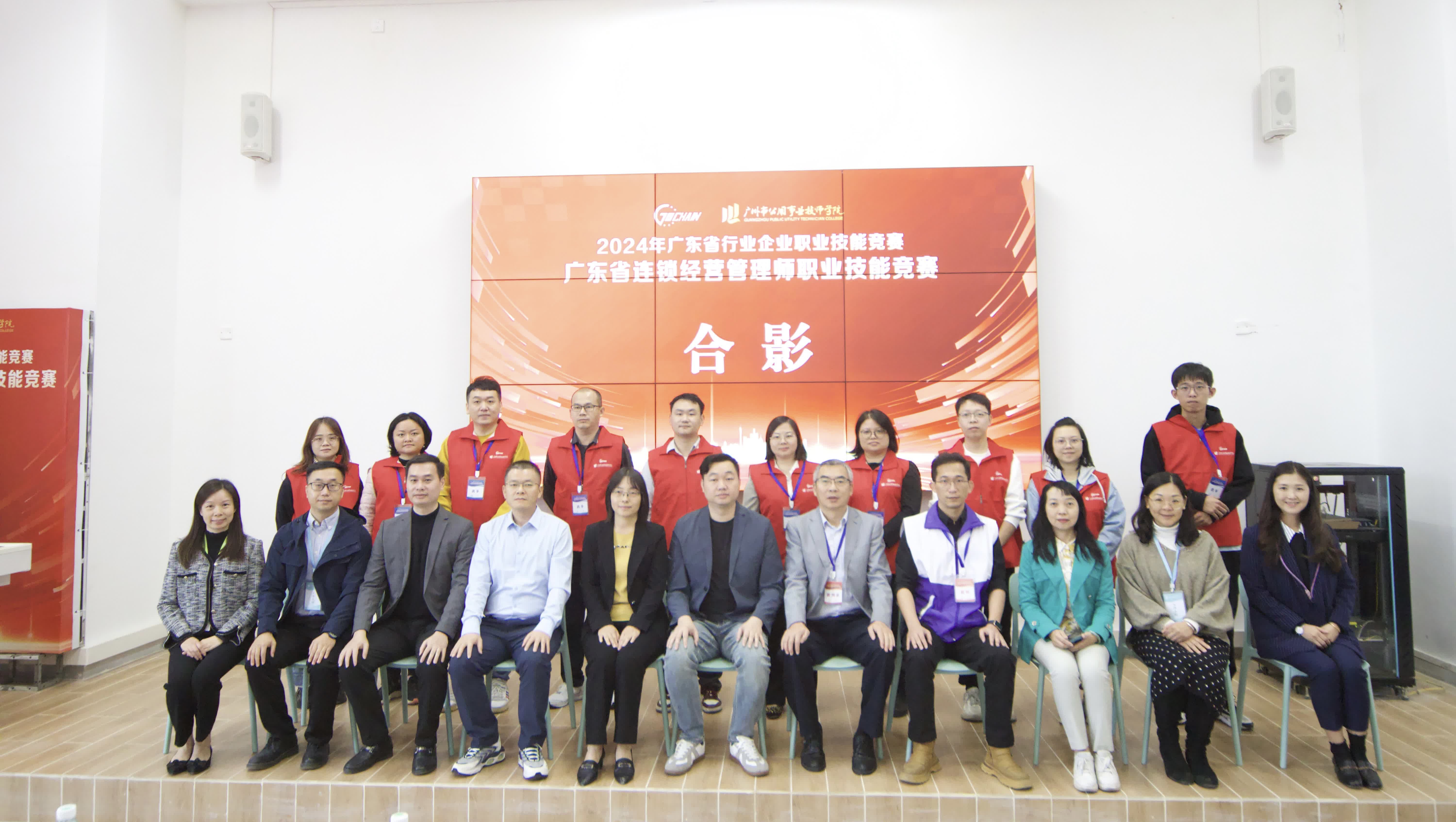 开幕式选手代表合影.jpg